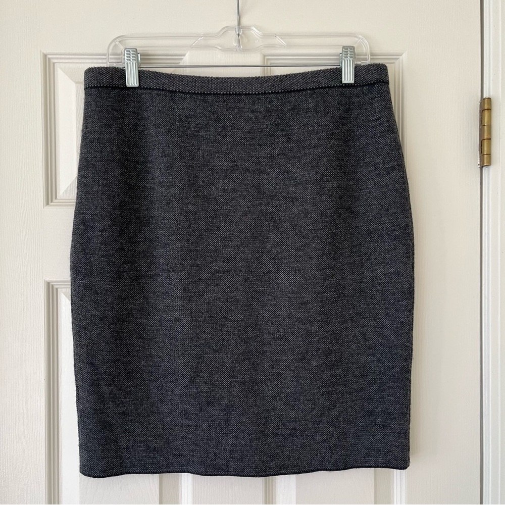 Eileen Fisher Dark Gray 100% Merino Wool Pencil Skirt, Size Medium, Italian Yarn - Picture 3 of 6
